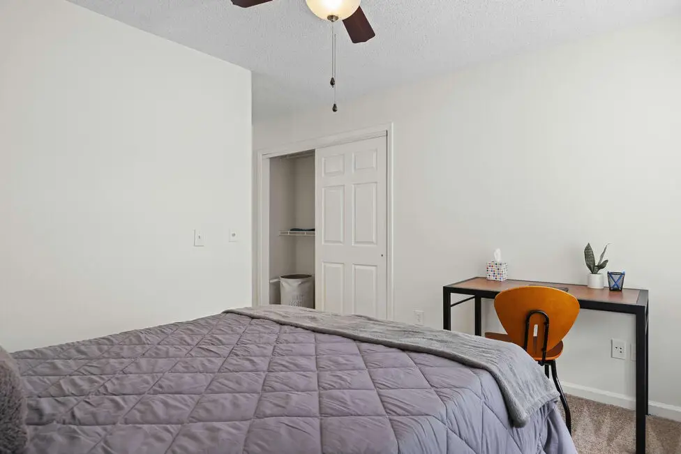 1540 Place furnished bedroom - best MTSU apartments