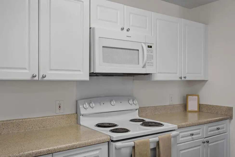 1540 Place apartment kitchen - MTSU housing