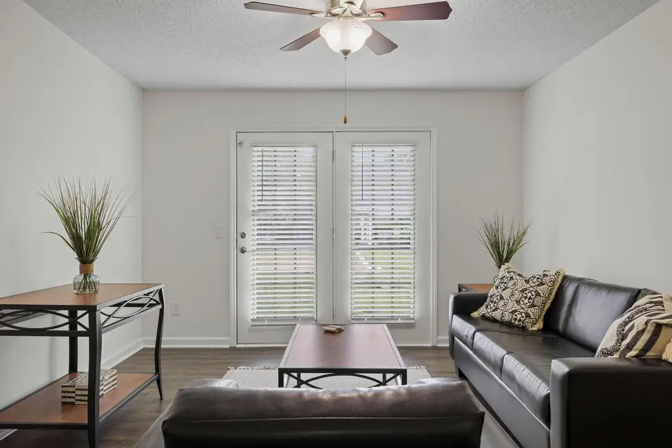 1540 Place open living space - Murfreesboro student apartments