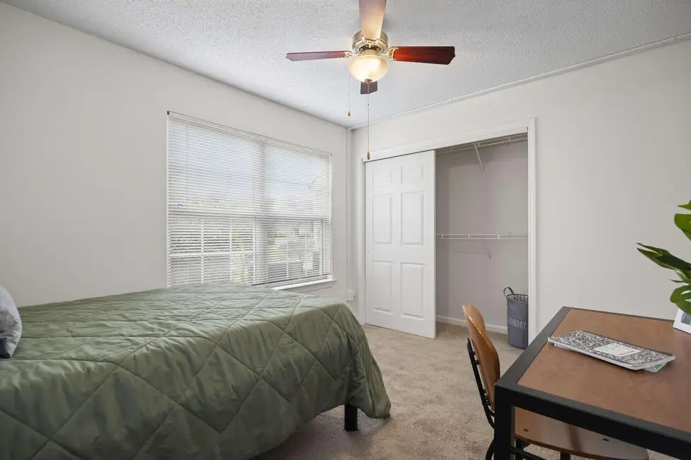 1540 Place student bedroom - apartments near MTSU
