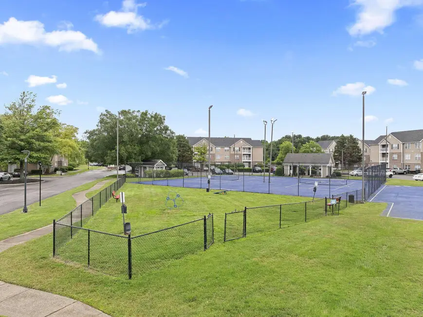 1540 outdoor green spaces - Middle Tennessee State University apartments